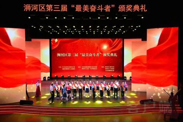 西安的哥柴振忠勇斗持刀歹徒获表彰