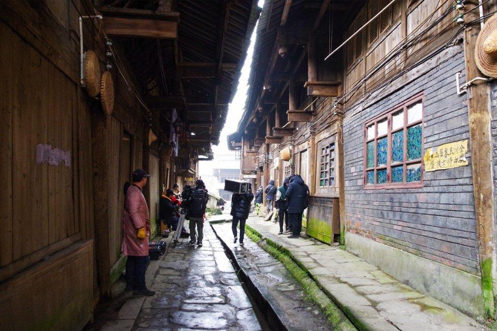 鹏华基金：14只空仓基金躺赢多数同行，鹏华弘信A跑赢基准20.2%